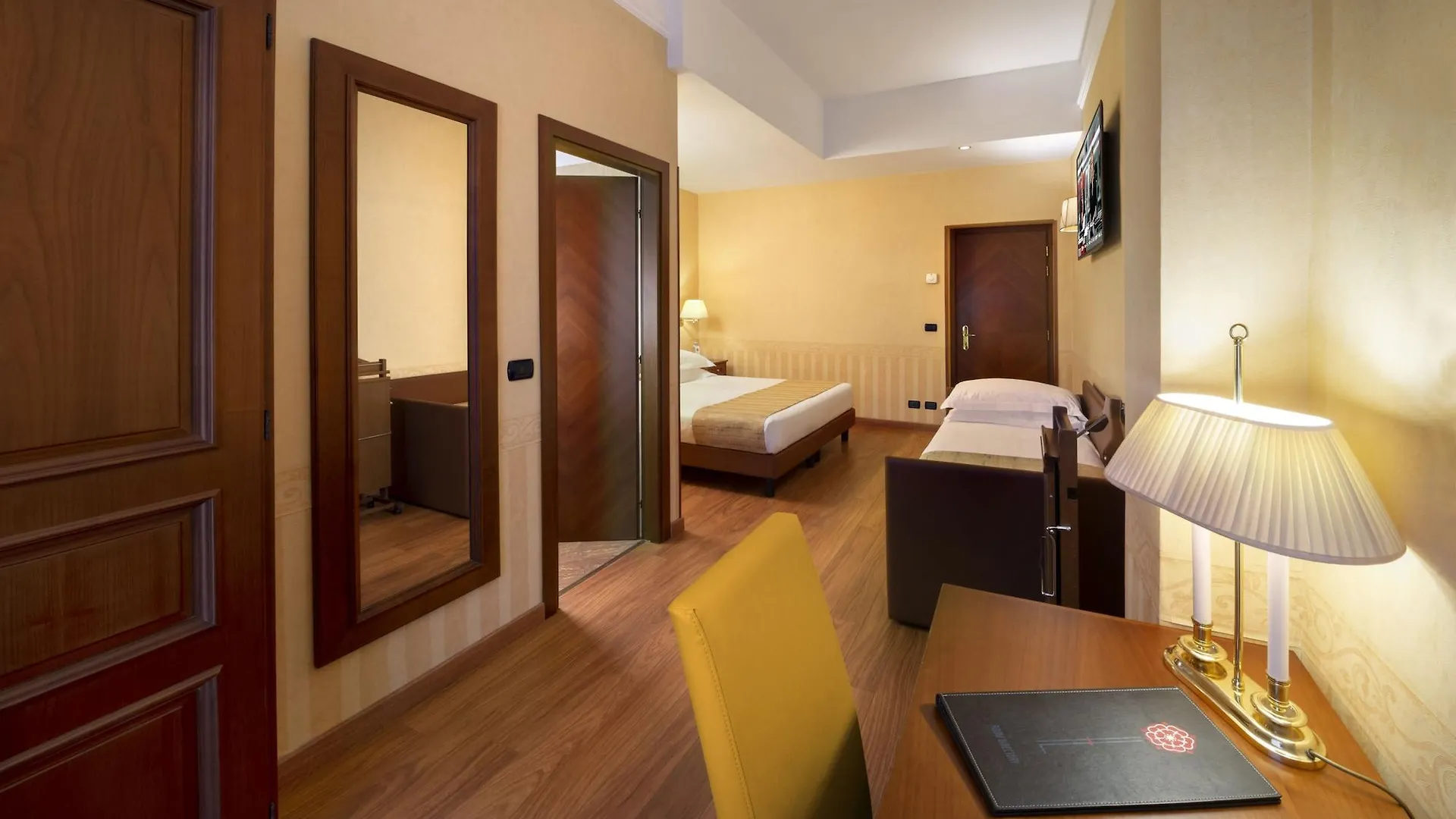 Lancaster Hotel Milan 3*,  Italy