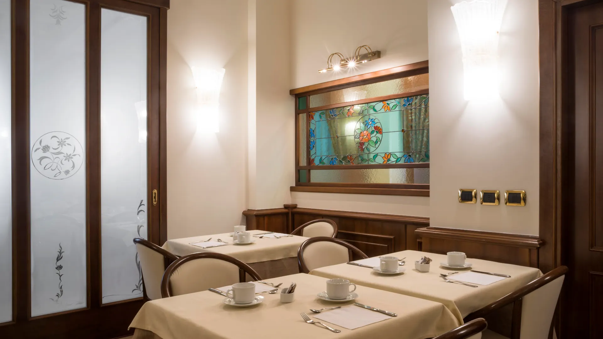 Lancaster Hotel Milan 3*,