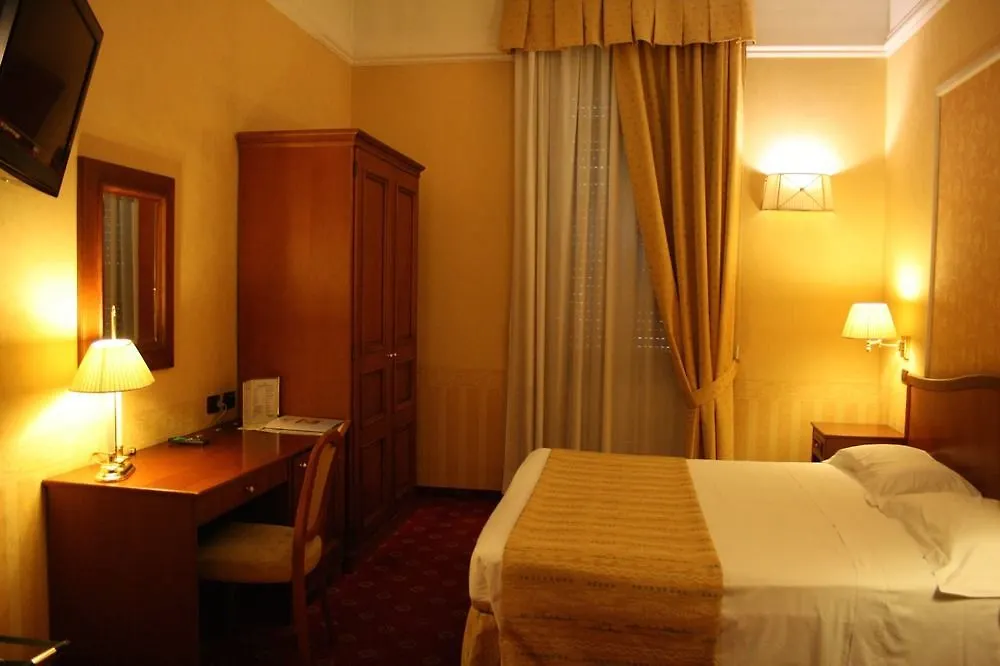 Lancaster Hotel Milan 3*,